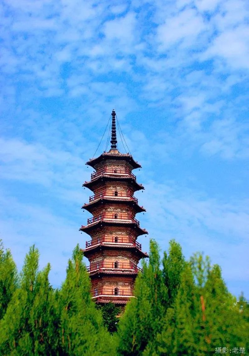 寺庙祈福：中国传统文化的深厚积淀