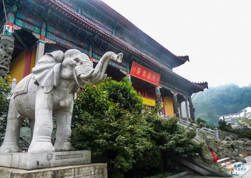 寺庙祈福的灵性之旅：一场心灵与自然的对话
